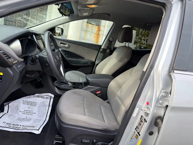 2018 Hyundai Santa Fe - Image 11 of 12