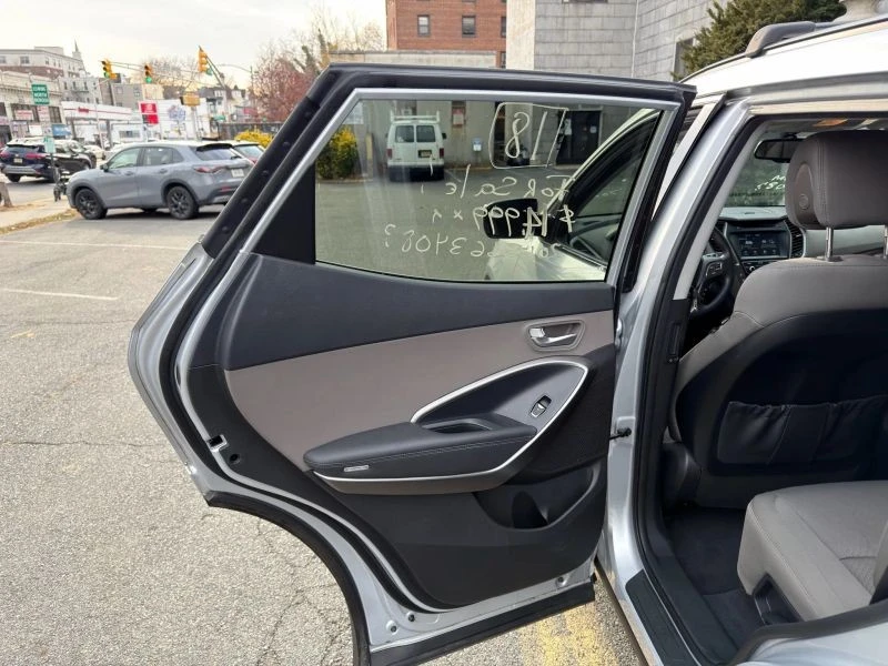2018 Hyundai Santa Fe - Image 10 of 12
