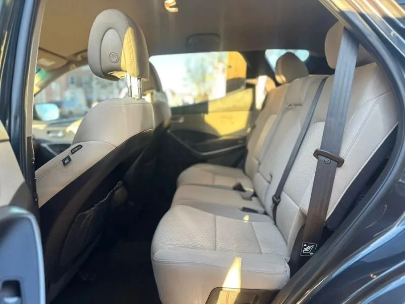 2018 Hyundai Santa Fe - Image 11 of 12