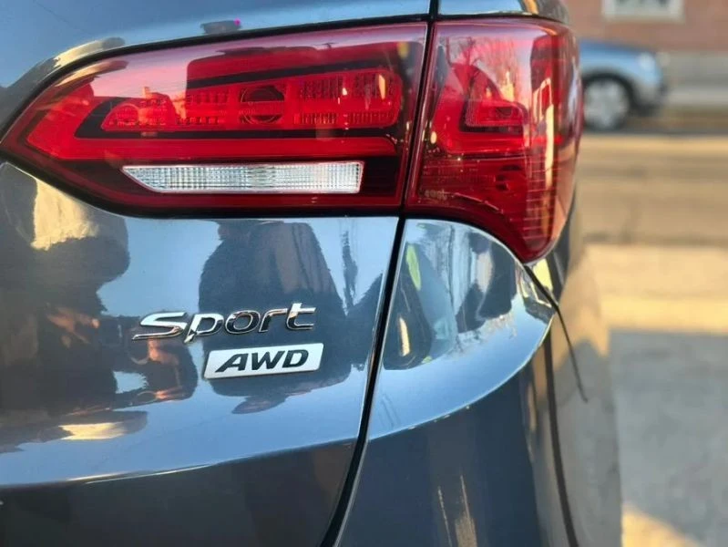2018 Hyundai Santa Fe - Image 7 of 12