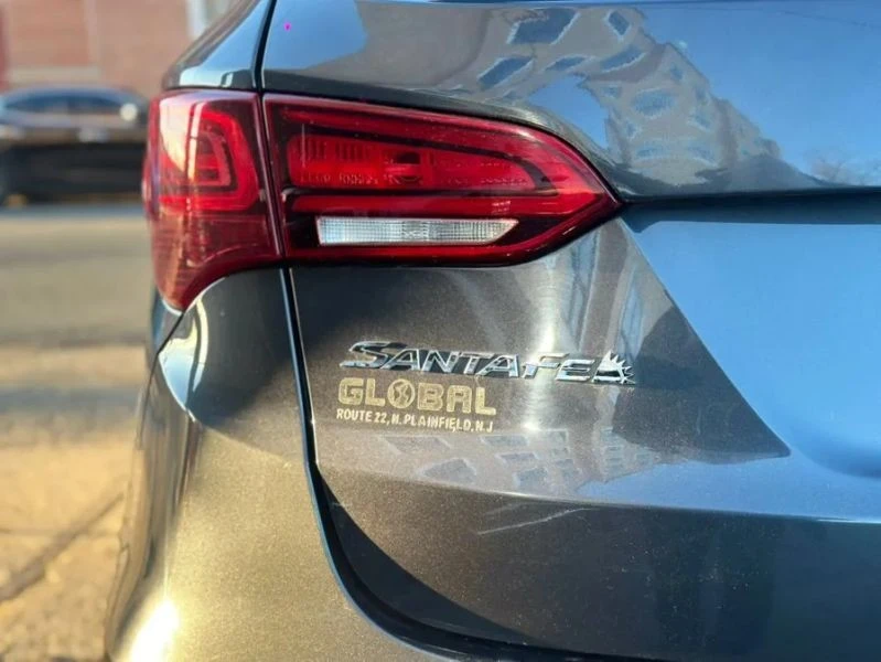 2018 Hyundai Santa Fe - Image 6 of 12