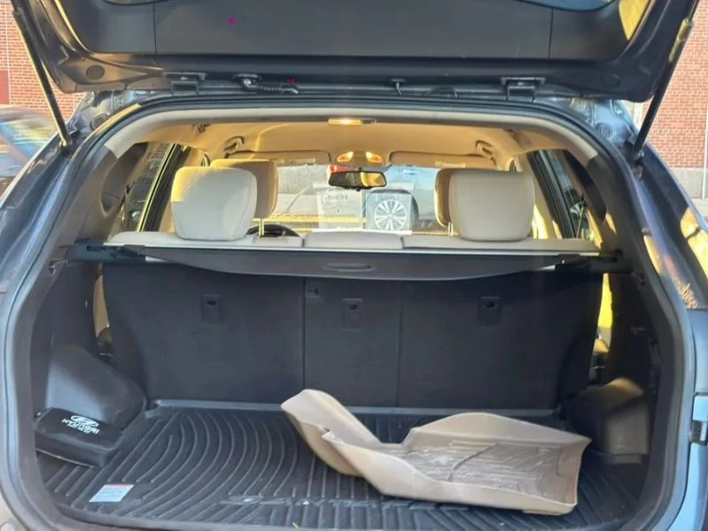 2018 Hyundai Santa Fe - Image 9 of 12