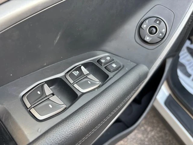 2018 Hyundai Santa Fe - Image 11 of 21