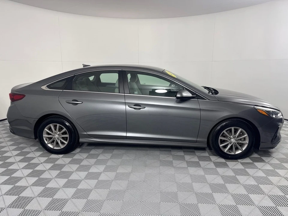 2018 Hyundai Sonata - Image 4 of 12