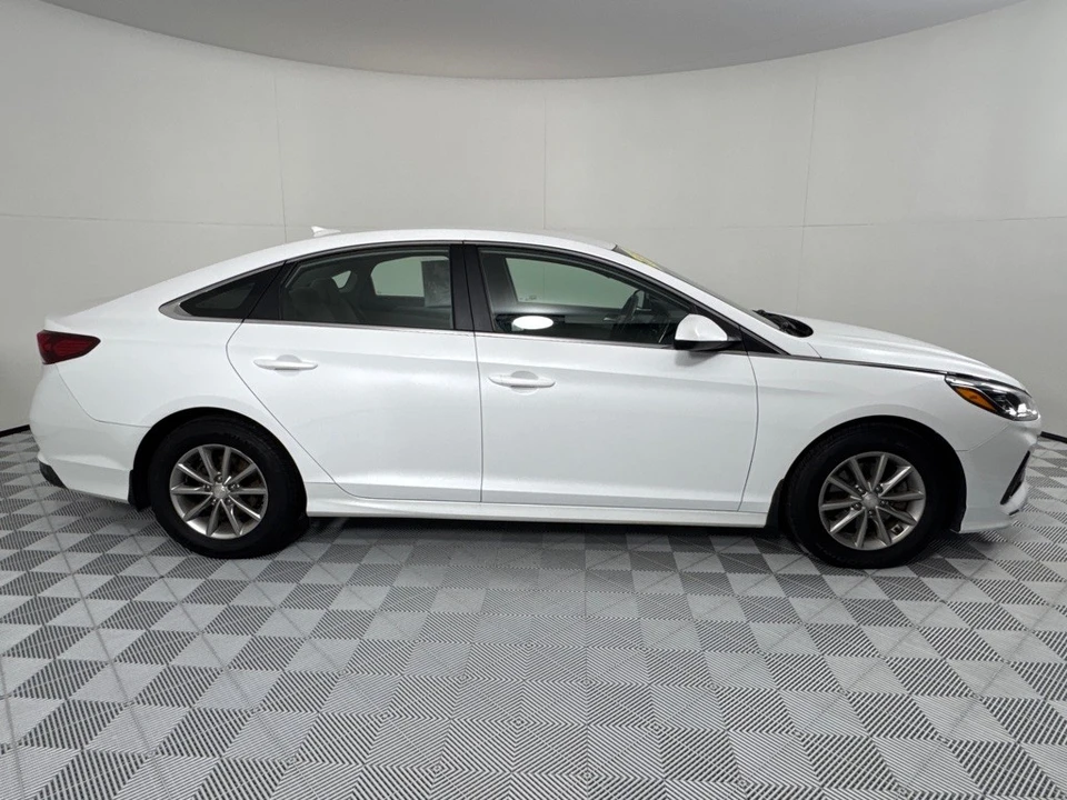 2018 Hyundai Sonata - Image 4 of 12