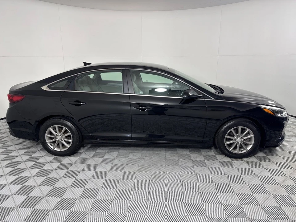 2018 Hyundai Sonata - Image 4 of 12