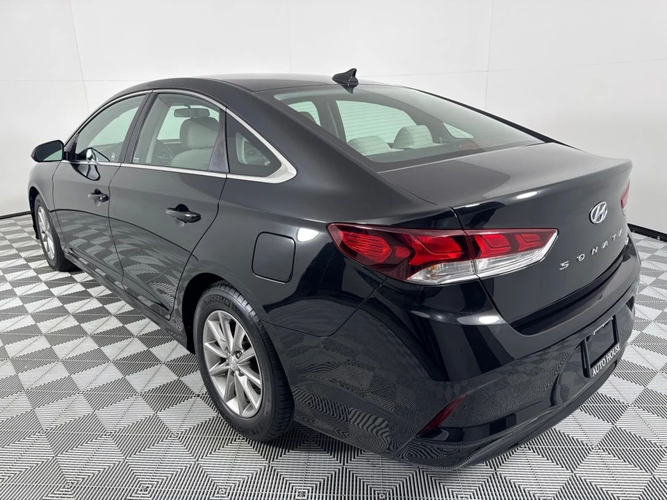 2018 Hyundai Sonata - Image 8 of 21