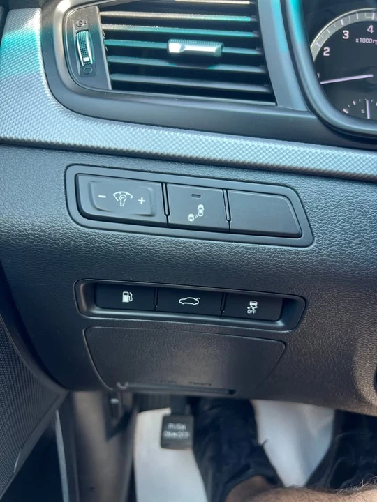 2018 Hyundai Sonata - Image 12 of 18