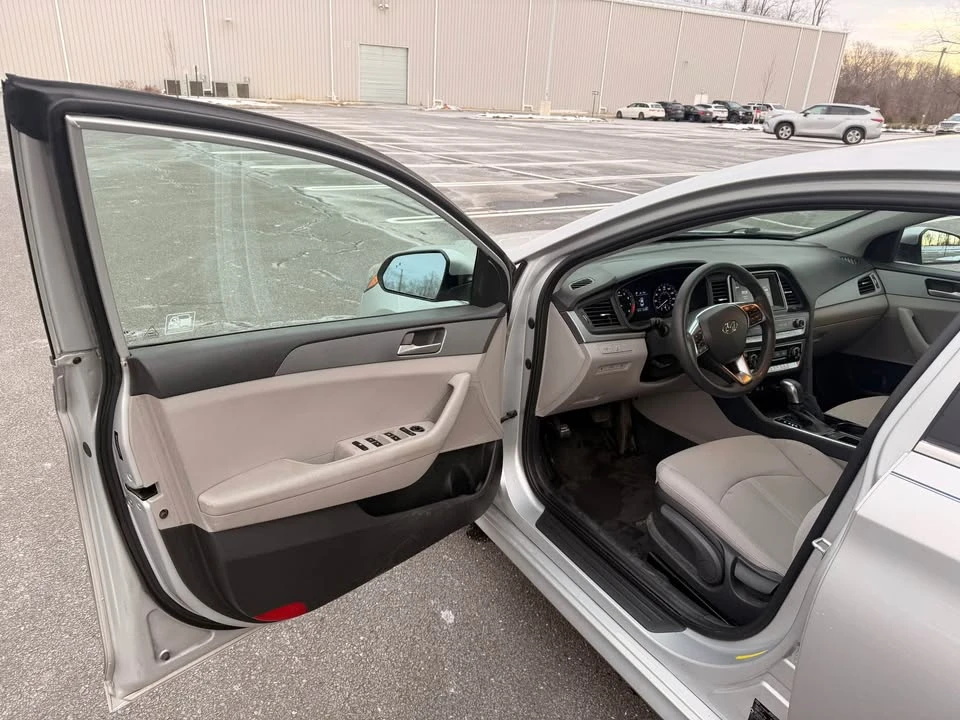 2018 Hyundai Sonata - Image 8 of 17