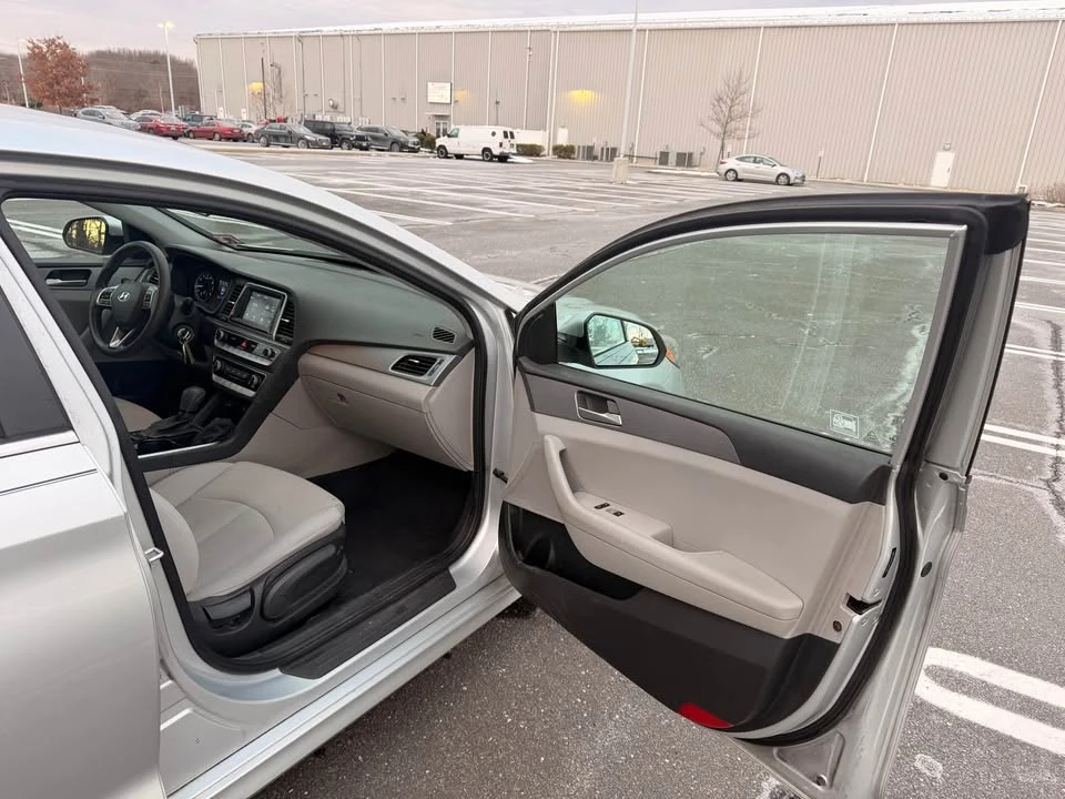 2018 Hyundai Sonata - Image 9 of 17