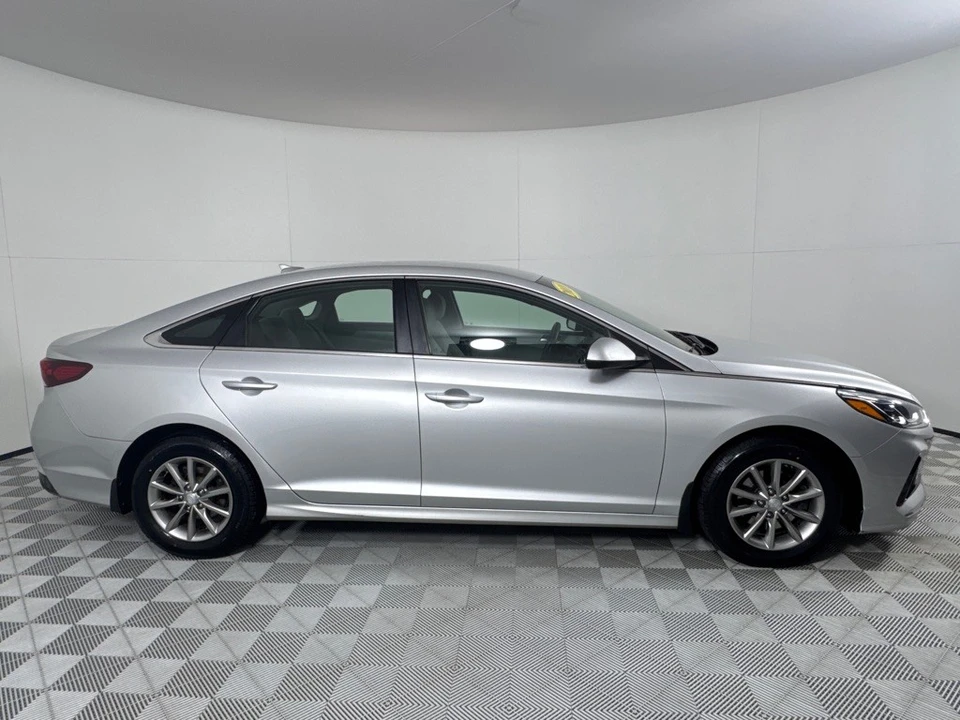 2018 Hyundai Sonata - Image 4 of 12