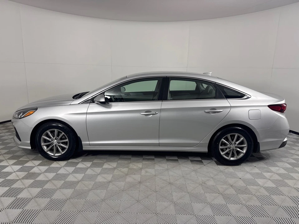 2018 Hyundai Sonata - Image 8 of 12