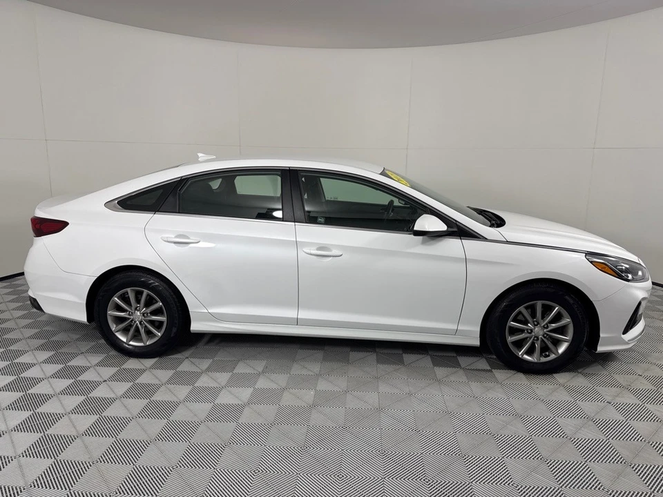 2018 Hyundai Sonata - Image 4 of 12