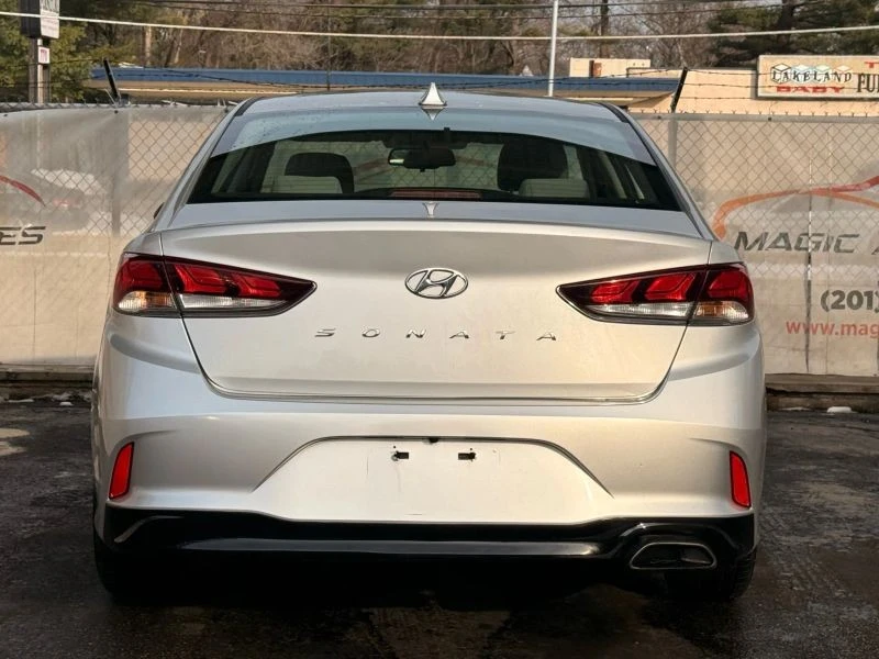 2018 Hyundai Sonata - Image 10 of 12