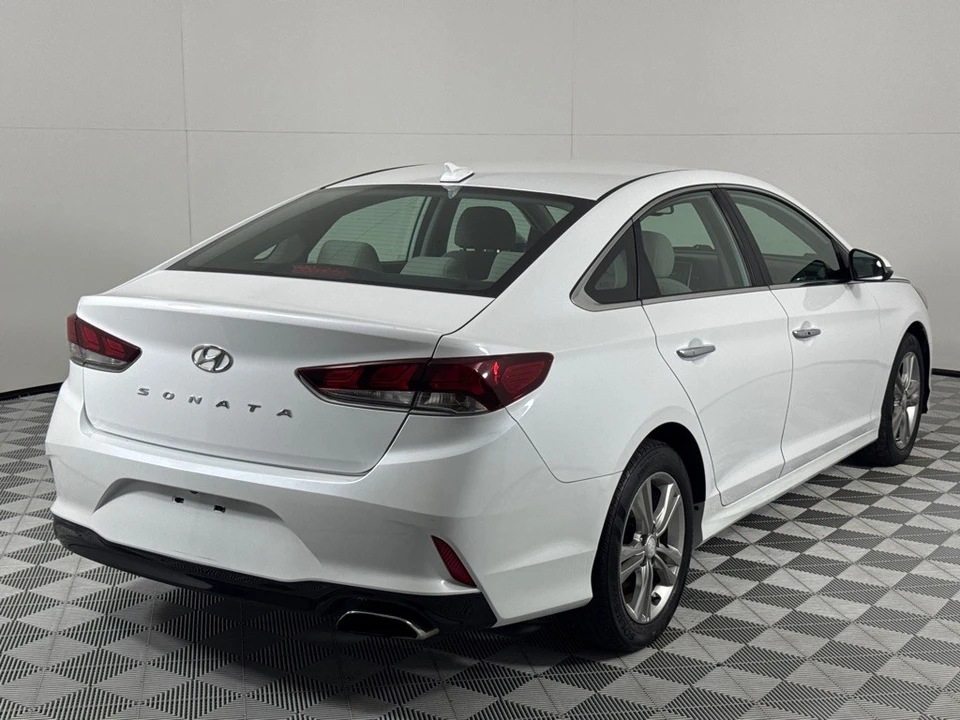 2018 Hyundai Sonata - Image 5 of 12