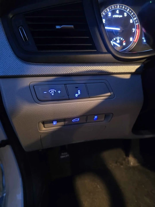 2018 Hyundai Sonata - Image 12 of 15