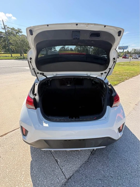 2018 Hyundai Veloster - Image 9 of 14