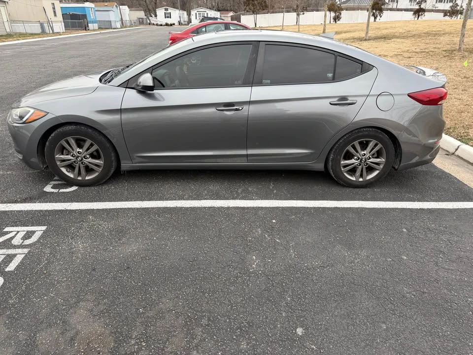 2018 Hyundai Elantra - Image 4 of 9