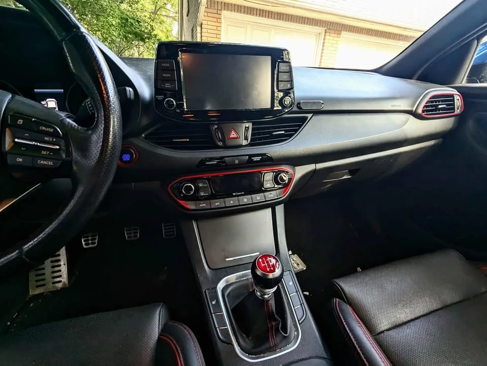 2018 Hyundai Elantra - Image 11 of 13