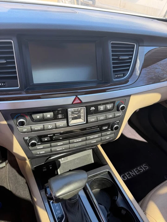 2018 Hyundai Genesis - Image 16 of 18