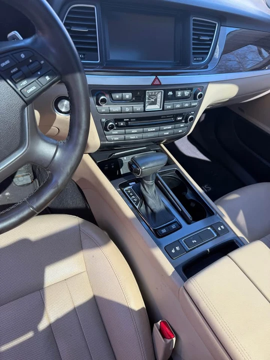 2018 Hyundai Genesis - Image 13 of 18
