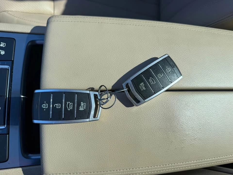 2018 Hyundai Genesis - Image 18 of 18