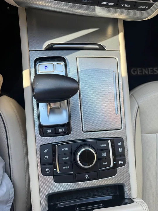 2018 Hyundai Genesis - Image 11 of 15