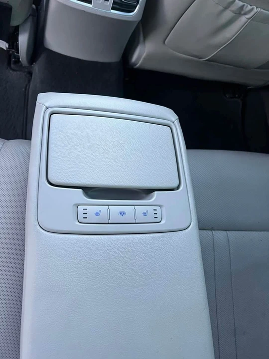 2018 Hyundai Genesis - Image 8 of 16