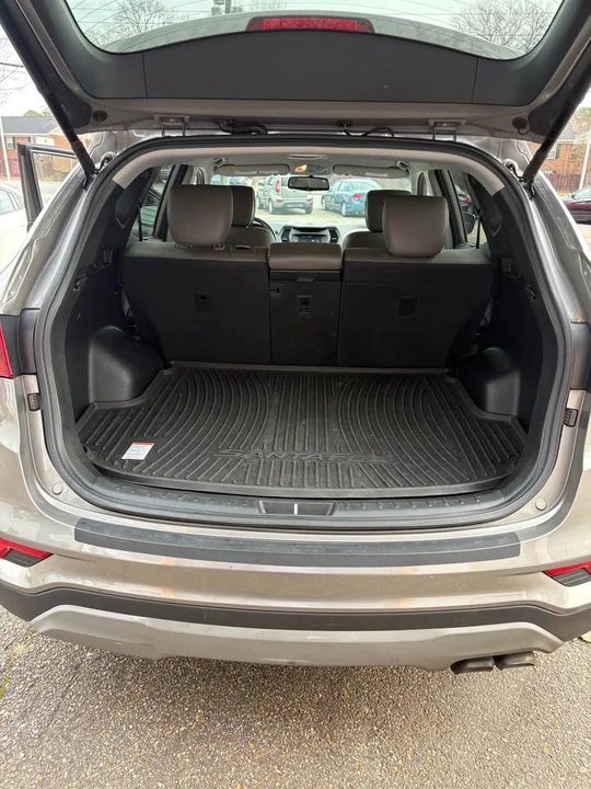 2018 Hyundai Santa Fe - Image 7 of 10