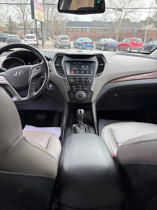 2018 Hyundai Santa Fe - Image 8 of 10