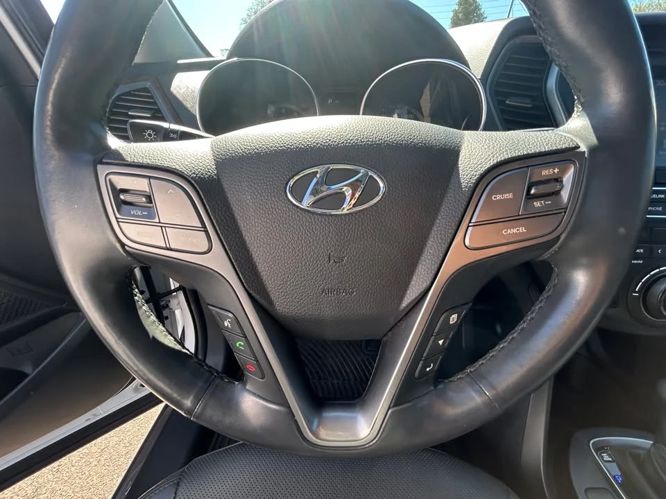 2018 Hyundai Santa Fe - Image 16 of 19