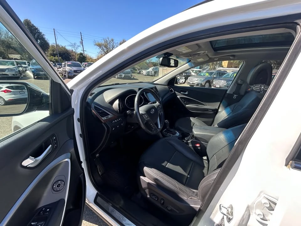 2018 Hyundai Santa Fe - Image 9 of 19