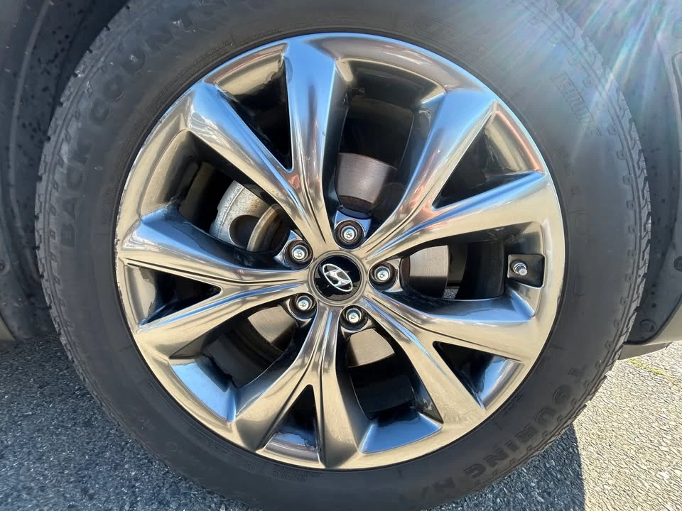 2018 Hyundai Santa Fe - Image 15 of 19