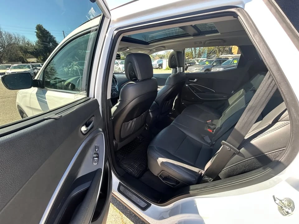 2018 Hyundai Santa Fe - Image 10 of 19