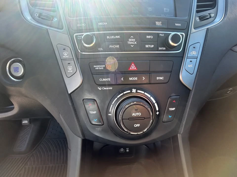 2018 Hyundai Santa Fe - Image 18 of 19