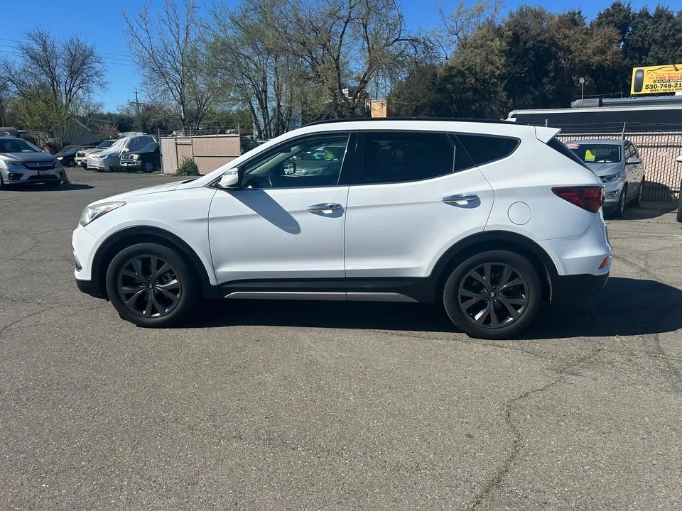 2018 Hyundai Santa Fe - Image 8 of 19