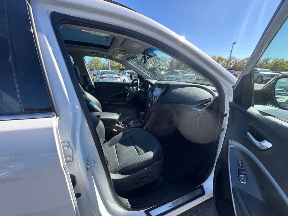 2018 Hyundai Santa Fe - Image 11 of 19