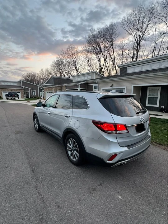 2018 Hyundai Santa Fe - Image 5 of 10