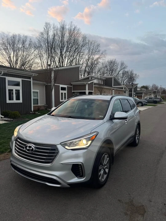 2018 Hyundai Santa Fe - Image 4 of 10