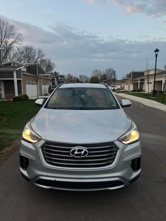 2018 Hyundai Santa Fe - Image 3 of 10