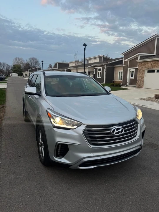 2018 Hyundai Santa Fe - Image 2 of 10