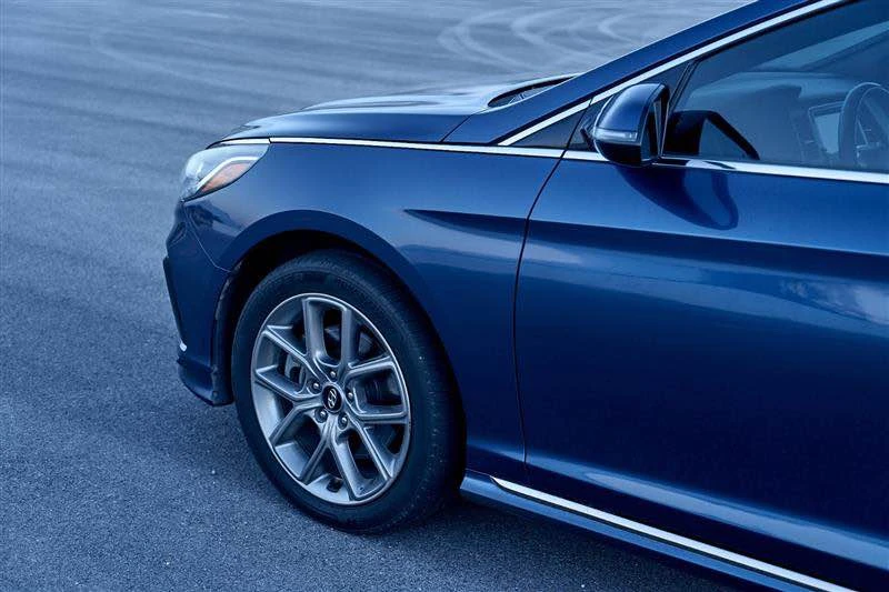 2018 Hyundai Sonata - Image 2 of 18