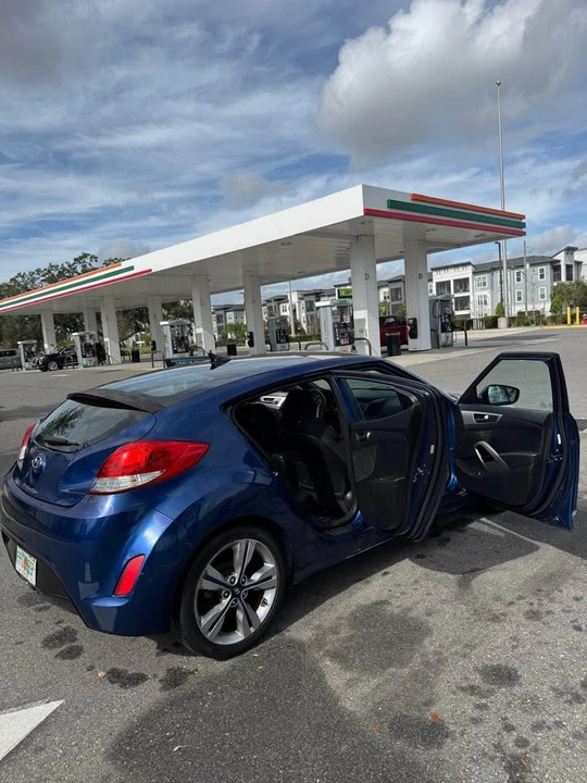 2018 Hyundai Veloster - Image 8 of 11