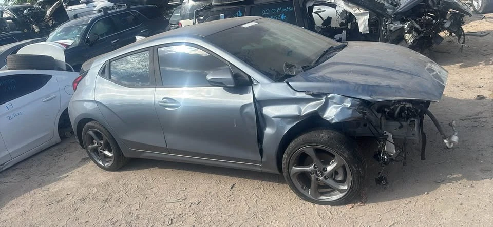 2018 Hyundai Veloster - Image 2 of 9