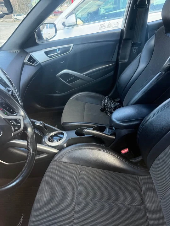 2016 Hyundai Veloster - Image 4 of 5