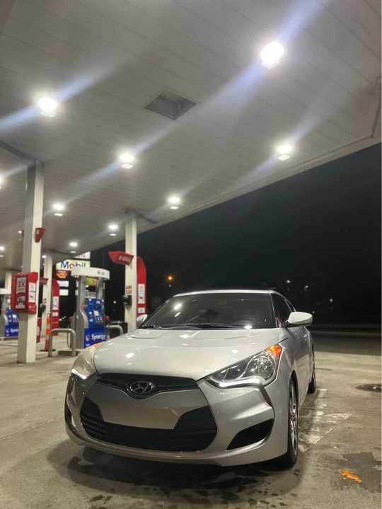 2018 Hyundai Veloster - Image 2 of 2