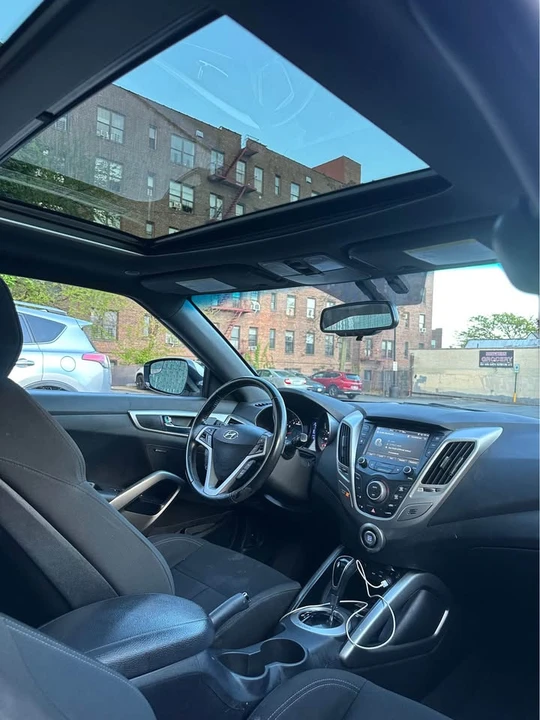 2018 Hyundai Veloster - Image 10 of 15
