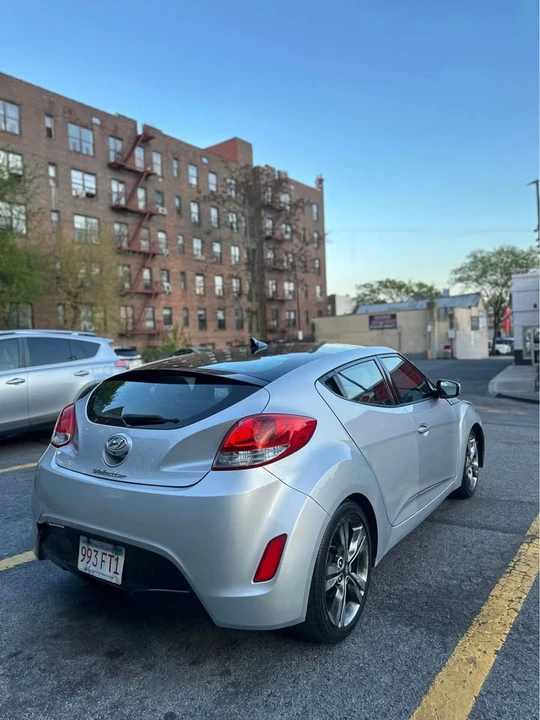 2018 Hyundai Veloster - Image 7 of 15