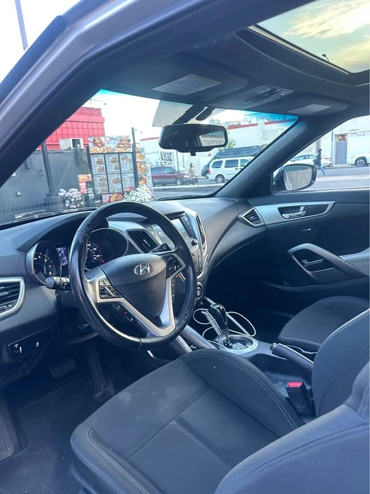 2018 Hyundai Veloster - Image 11 of 15