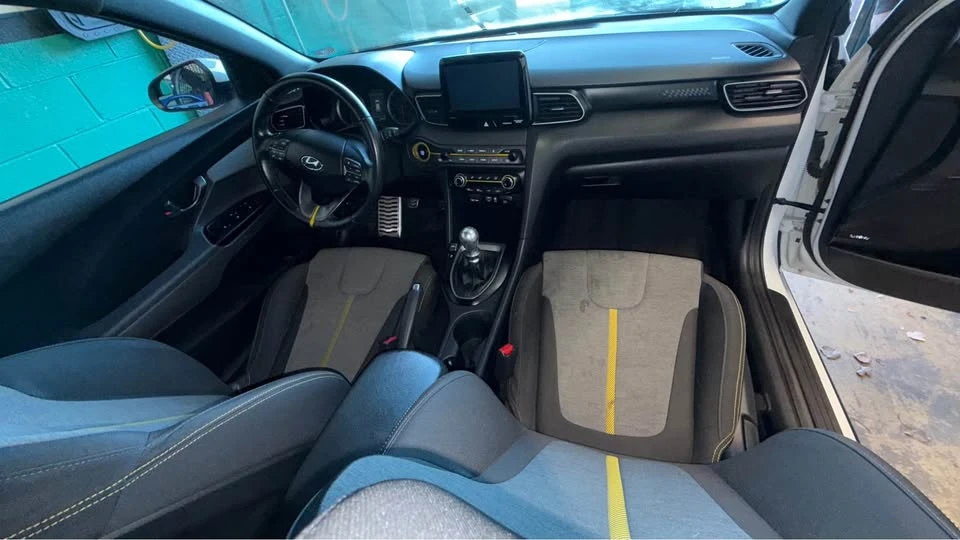 2018 Hyundai Veloster - Image 9 of 11